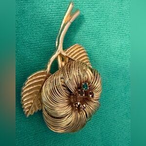 Elegant Gold Floral Brooch